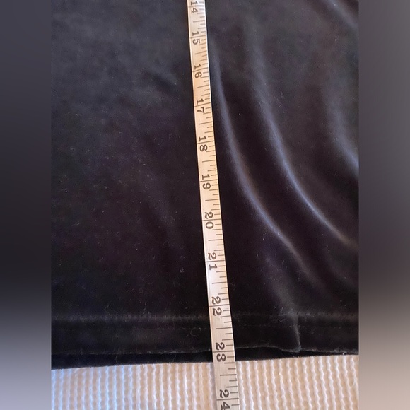 Black Velvet Mock Neck Slightly Cropped Short sleeved Holiday Blouse. Size XL - Picture 8 of 12